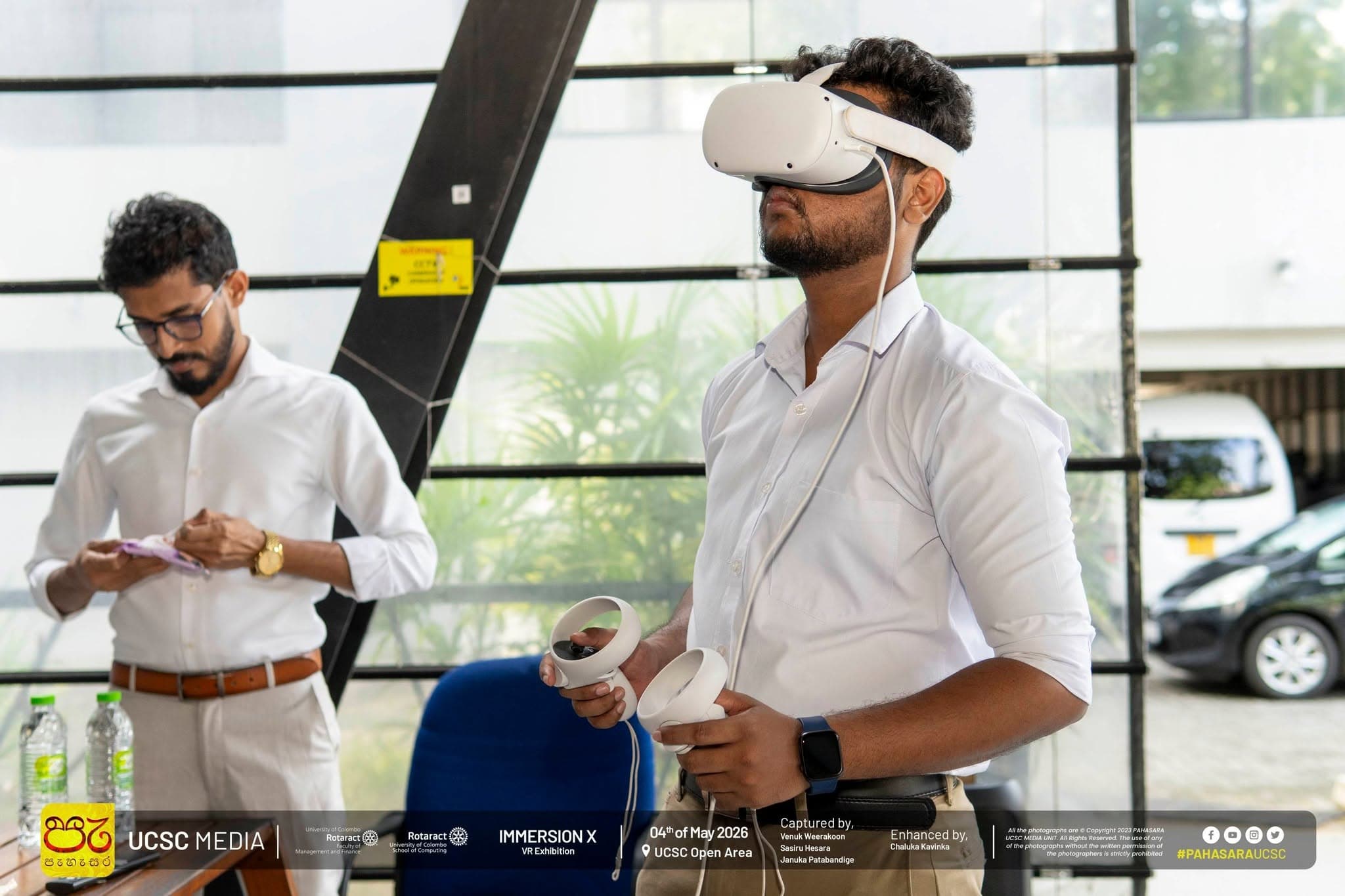 Visitor receiving guidance during a VR demonstration